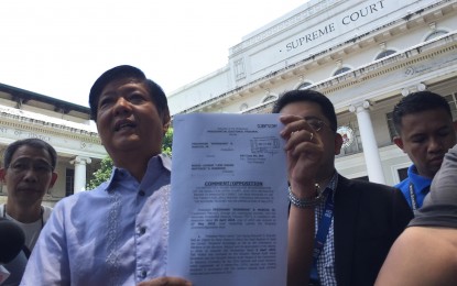 <p><strong>COMMENT ON RECOUNT.</strong> Former Senator Bongbong Marcos Jr., personally files his comment to the Supreme Court sitting as the Presidential Electoral Tribunal (PET) urging it to junk the motion for reconsideration filed by Vice President Leni Robredo on the recount of votes for the May 2016 vice presidential race on Monday (May 28, 2018). <em>(Photo by Christopher Lloyd Caliwan)</em></p>